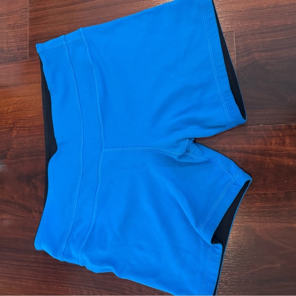 Size 8 Lululemon Bike Shorts - Picture 1 of 3